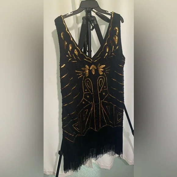 BABEYOND Black and Gold Sequence Dress, with Fringes on the bottom. Size 4xL - Picture 4 of 8